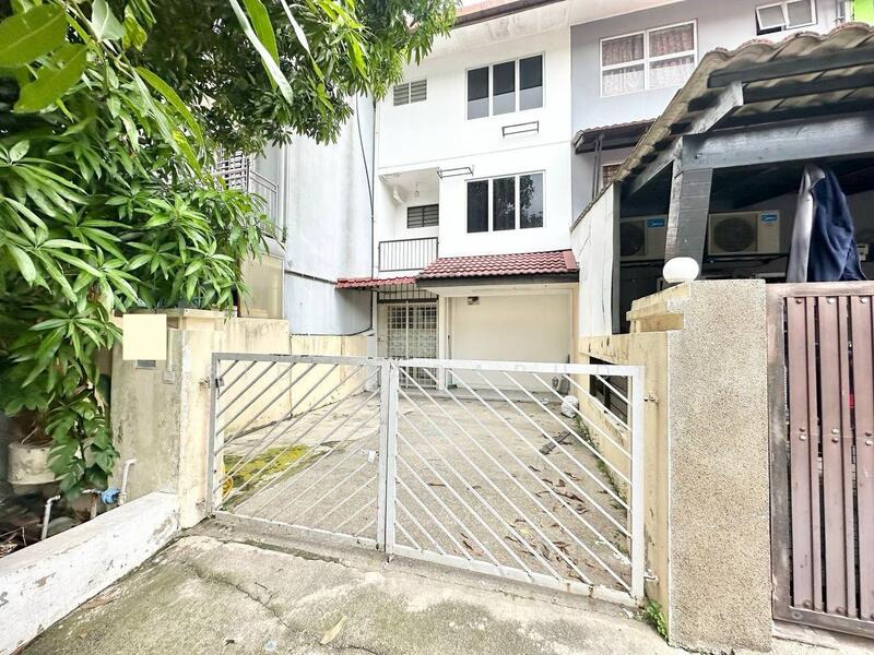 Untuk Dijual - Extended 3 Storey Terrace @ Taman Dagang, Ampang