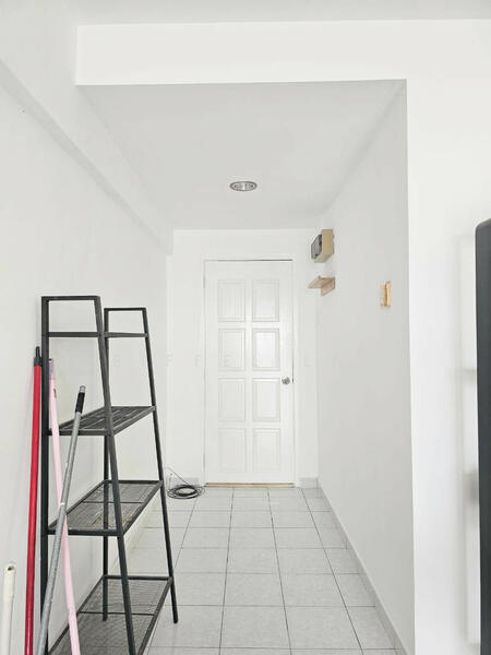 Untuk Disewa - Sri Dahlia