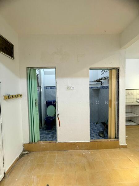 Untuk Disewa - 2-storey Terrace House at Kampung Jawa