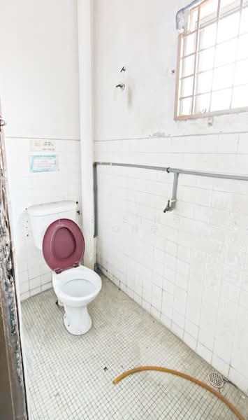 Pejabat untuk Disewa di Bandar Baru Sungai Buloh (Sungai Buloh) - Lee Sing Siong - Bathroom - PropertyGuru.com.my