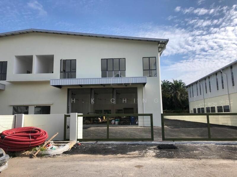 For Rent - 15,000sf Semi D Factory Warehouse Ijok