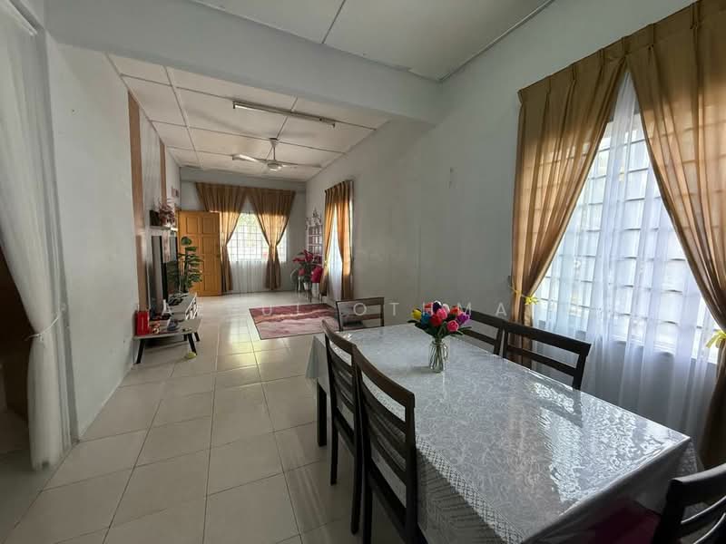 1-storey Terraced House for Sale in Taman College Heights (Sikamat) - Azrul Othman - Dining Room - PropertyGuru.com.my