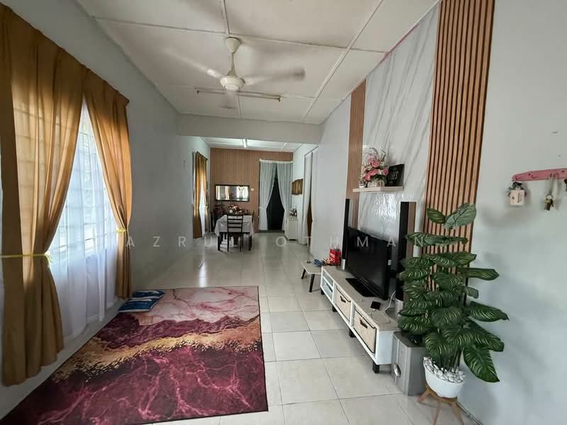 1-storey Terraced House for Sale in Taman College Heights (Sikamat) - Azrul Othman - Living Room - PropertyGuru.com.my
