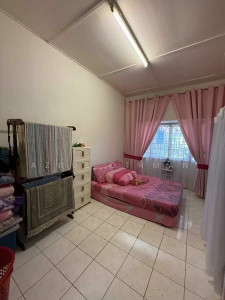 1-storey Terraced House for Sale in Taman College Heights (Sikamat) - Azrul Othman - Bedroom - PropertyGuru.com.my
