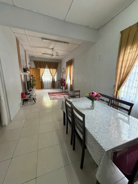 1-storey Terraced House for Sale in Taman College Heights (Sikamat) - Azrul Othman - Living Room - PropertyGuru.com.my