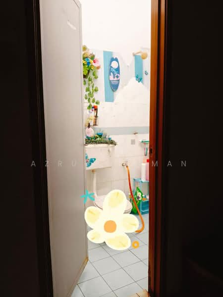 1-storey Terraced House for Sale in Taman College Heights (Sikamat) - Azrul Othman - Bathroom - PropertyGuru.com.my