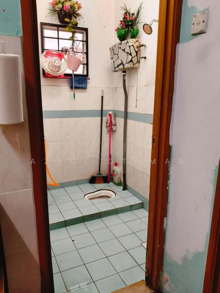 1-storey Terraced House for Sale in Taman College Heights (Sikamat) - Azrul Othman - Bathroom - PropertyGuru.com.my