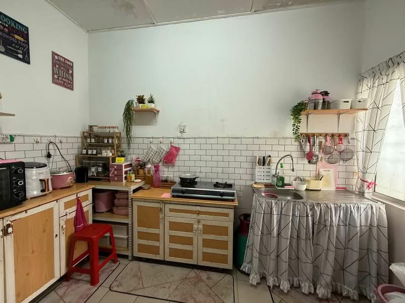 1-storey Terraced House for Sale in Taman College Heights (Sikamat) - Azrul Othman - Kitchen - PropertyGuru.com.my