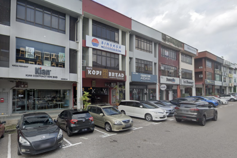 For Sale - Taman Molek 1/9 Freehold 3 Storey Big Size Endlot Shoplot 24x100