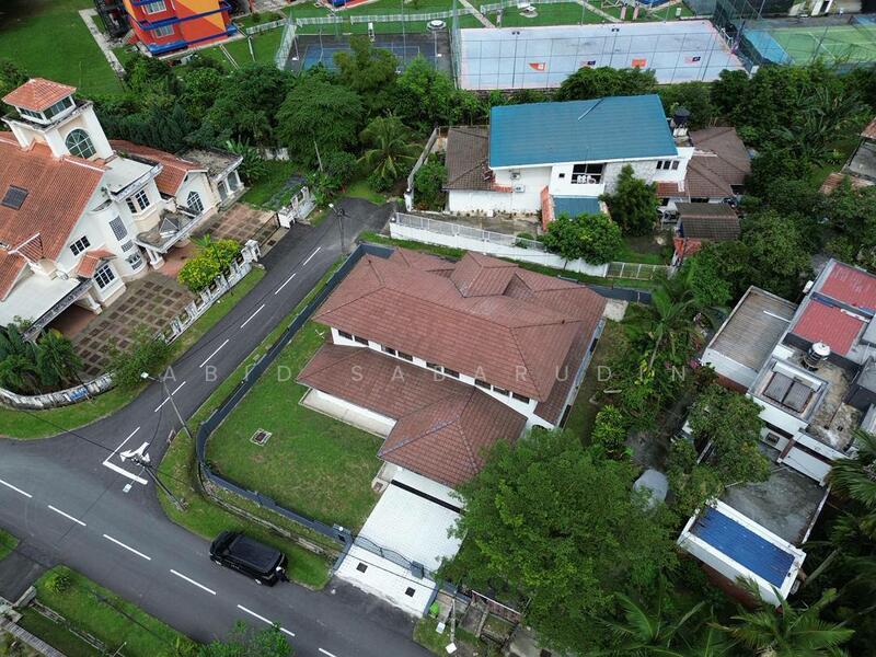 Untuk Disewa - Prime Location Bungalow @ Jalan Maktab, Semarak