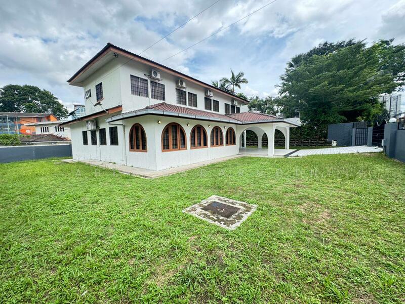 Untuk Disewa - Prime Location Bungalow @ Jalan Maktab, Semarak