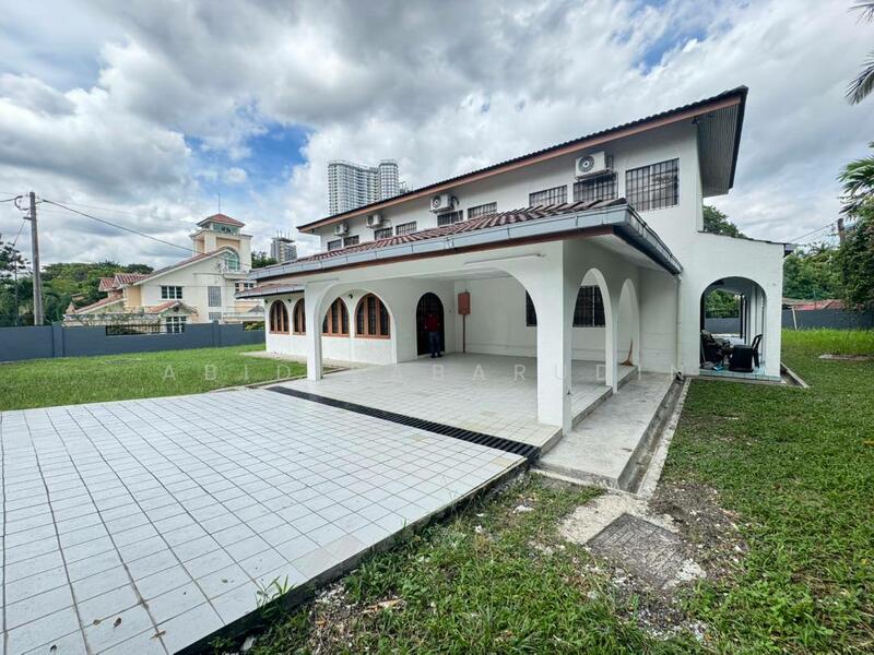 Untuk Disewa - Prime Location Bungalow @ Jalan Maktab, Semarak