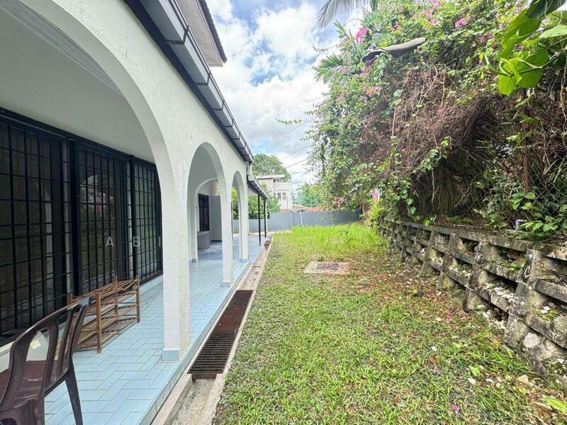 Untuk Disewa - Prime Location Bungalow @ Jalan Maktab, Semarak