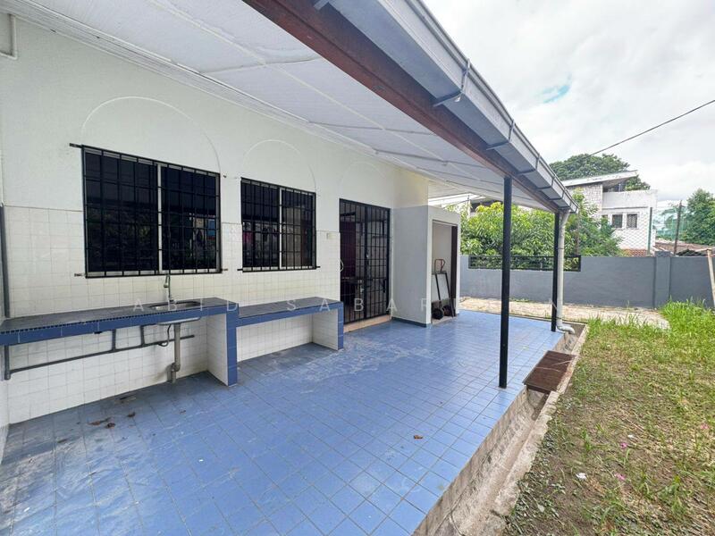 Untuk Disewa - Prime Location Bungalow @ Jalan Maktab, Semarak
