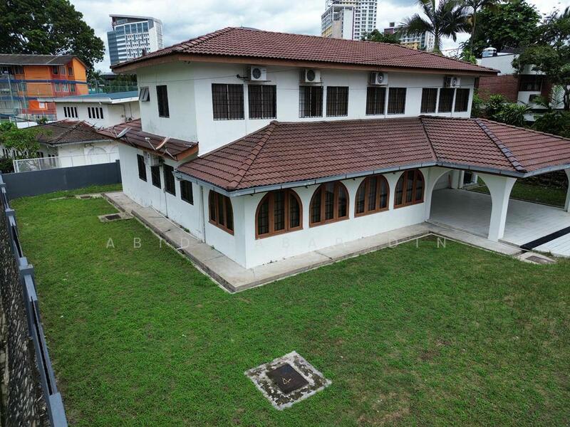 Untuk Disewa - Prime Location Bungalow @ Jalan Maktab, Semarak