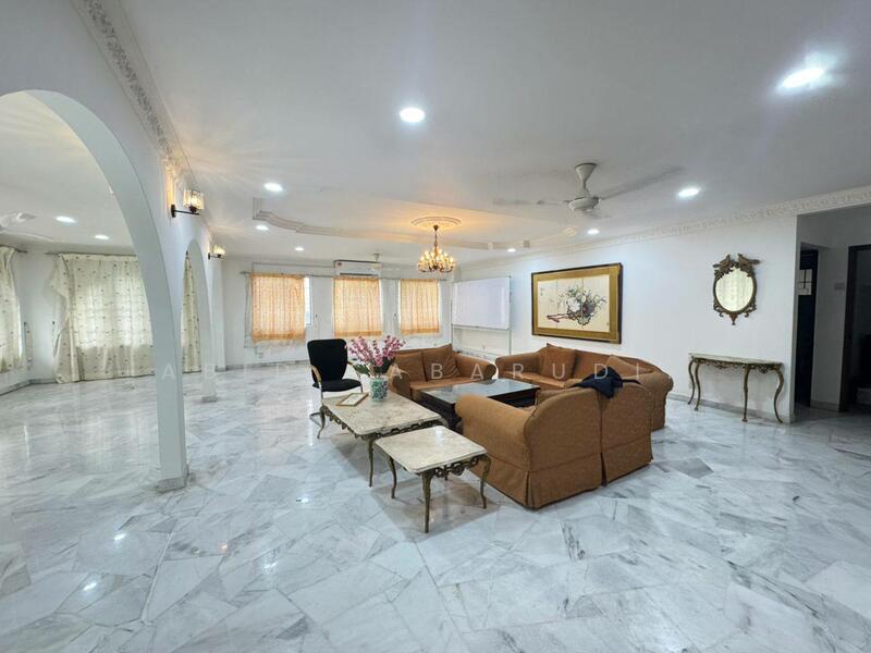 Untuk Disewa - Prime Location Bungalow @ Jalan Maktab, Semarak