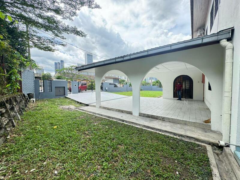 Untuk Disewa - Prime Location Bungalow @ Jalan Maktab, Semarak