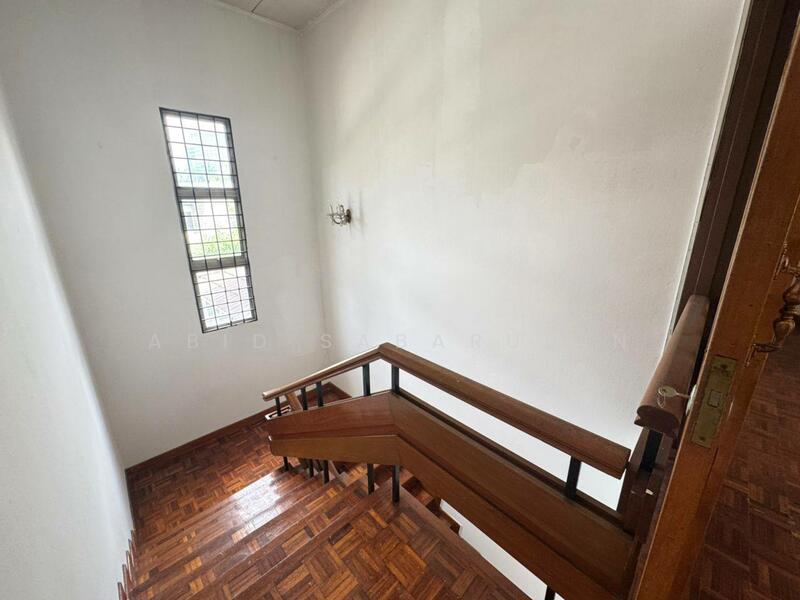 Untuk Disewa - Prime Location Bungalow @ Jalan Maktab, Semarak