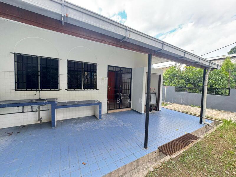 Untuk Disewa - Prime Location Bungalow @ Jalan Maktab, Semarak