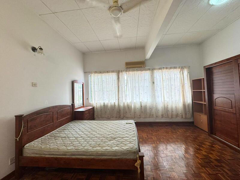 Untuk Disewa - Prime Location Bungalow @ Jalan Maktab, Semarak