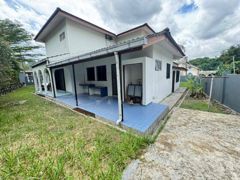 Untuk Disewa - Prime Location Bungalow @ Jalan Maktab, Semarak