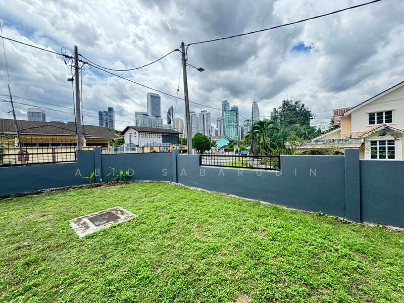 Untuk Disewa - Prime Location Bungalow @ Jalan Maktab, Semarak