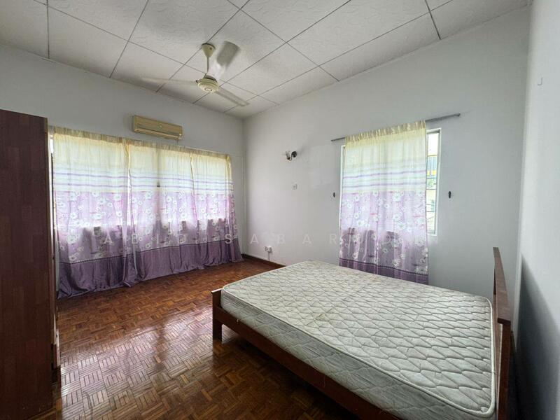 Untuk Disewa - Prime Location Bungalow @ Jalan Maktab, Semarak