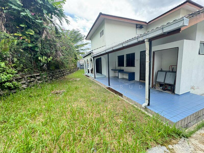Untuk Disewa - Prime Location Bungalow @ Jalan Maktab, Semarak