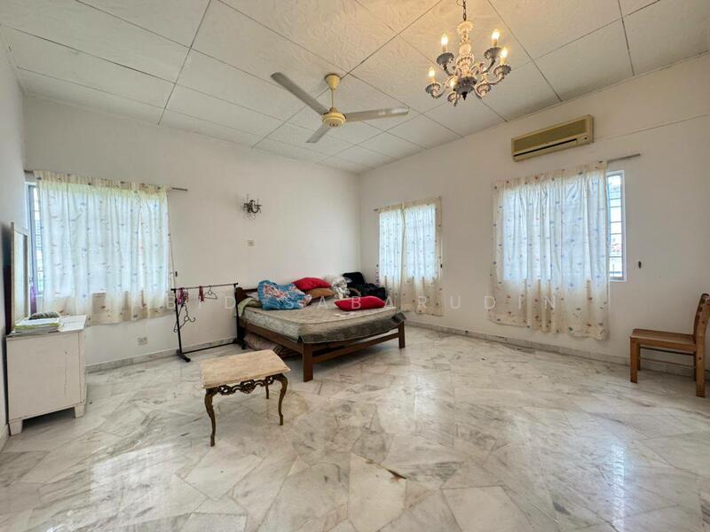 Untuk Disewa - Prime Location Bungalow @ Jalan Maktab, Semarak