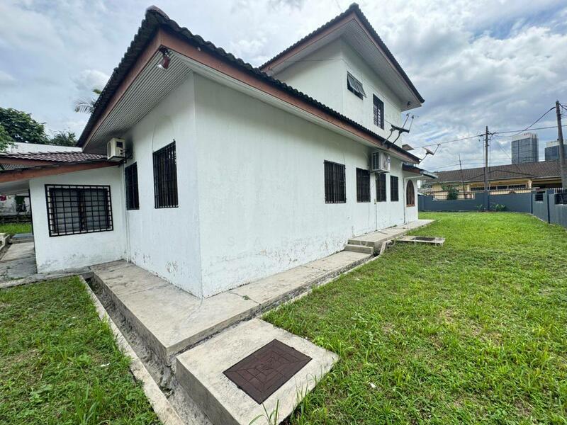 Untuk Disewa - Prime Location Bungalow @ Jalan Maktab, Semarak