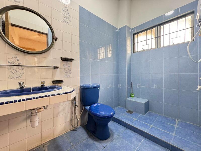 Untuk Disewa - Prime Location Bungalow @ Jalan Maktab, Semarak