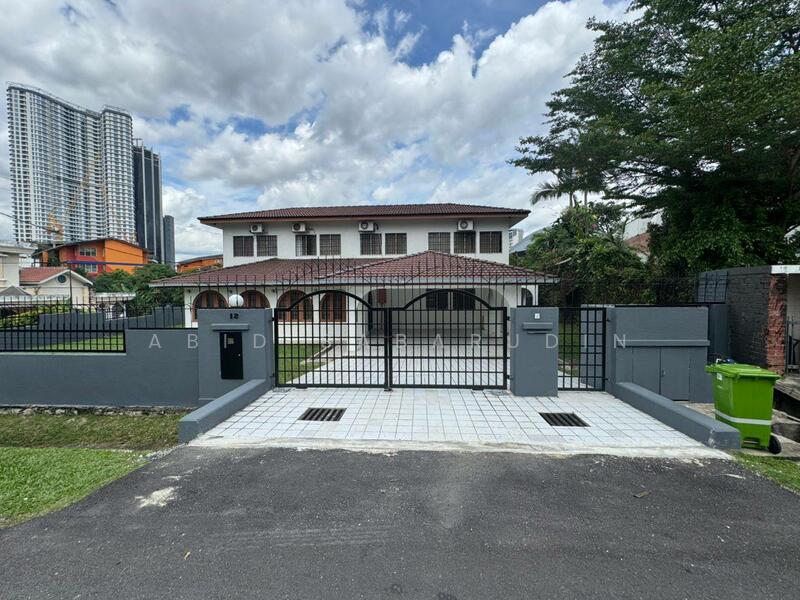 Untuk Disewa - Prime Location Bungalow @ Jalan Maktab, Semarak