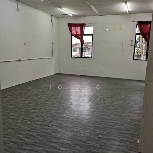 For Rent - Alma 1st Floor Facing Mainroad High Visibility Move in Condition