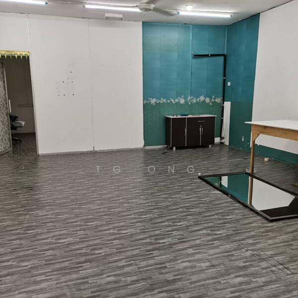 For Rent - Alma 1st Floor Facing Mainroad High Visibility Move in Condition