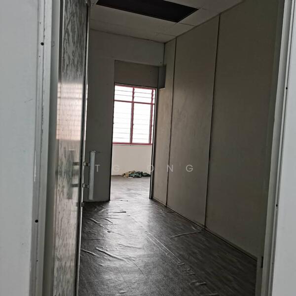 For Rent - Alma 1st Floor Facing Mainroad High Visibility Move in Condition