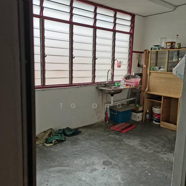 For Rent - Alma 1st Floor Facing Mainroad High Visibility Move in Condition