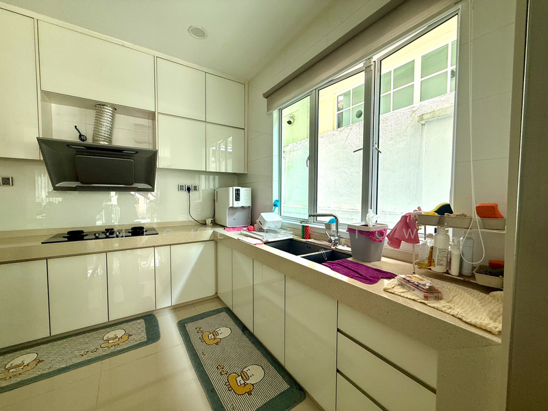 Untuk Dijual - 3-storey Terraced House at Beverly Heights