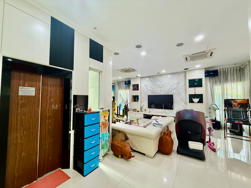Untuk Dijual - 3-storey Terraced House at Beverly Heights