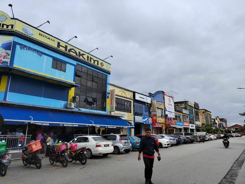 For Rent - Shah Alam Seksyen 7 shop office near masjid , school, restoran Hakim, Pak Li, international school