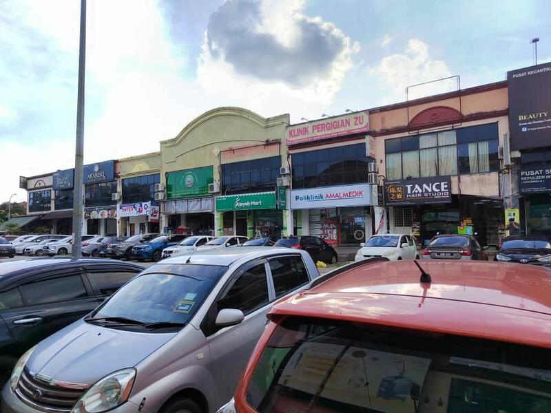 For Rent - Shah Alam Seksyen 7 shop office near masjid , school, restoran Hakim, Pak Li, international school