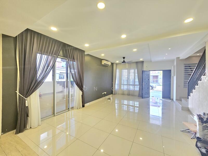 Untuk Dijual - Livia Rimbayu