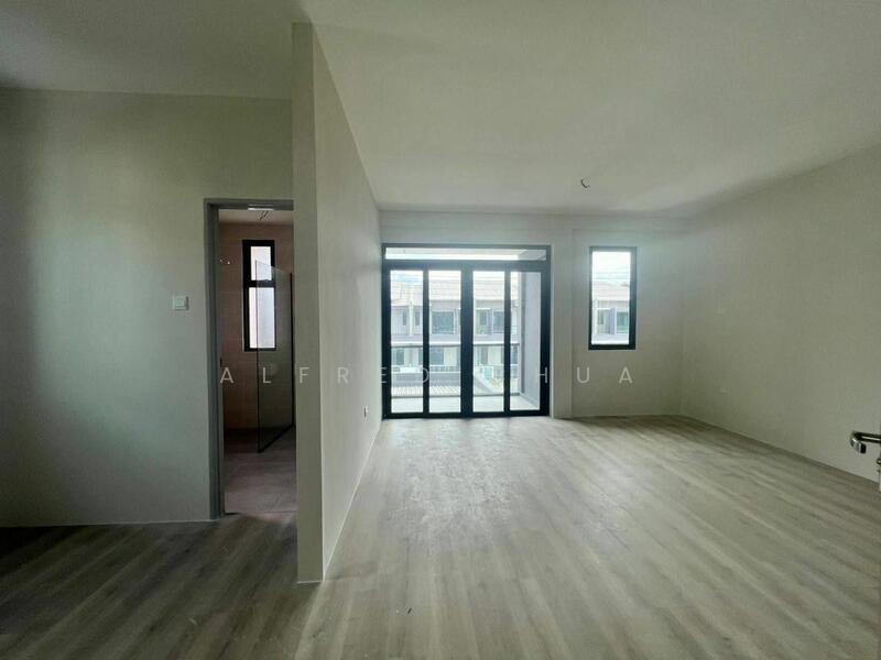 Untuk Dijual - 2-storey Terrace House at Batu Kawa