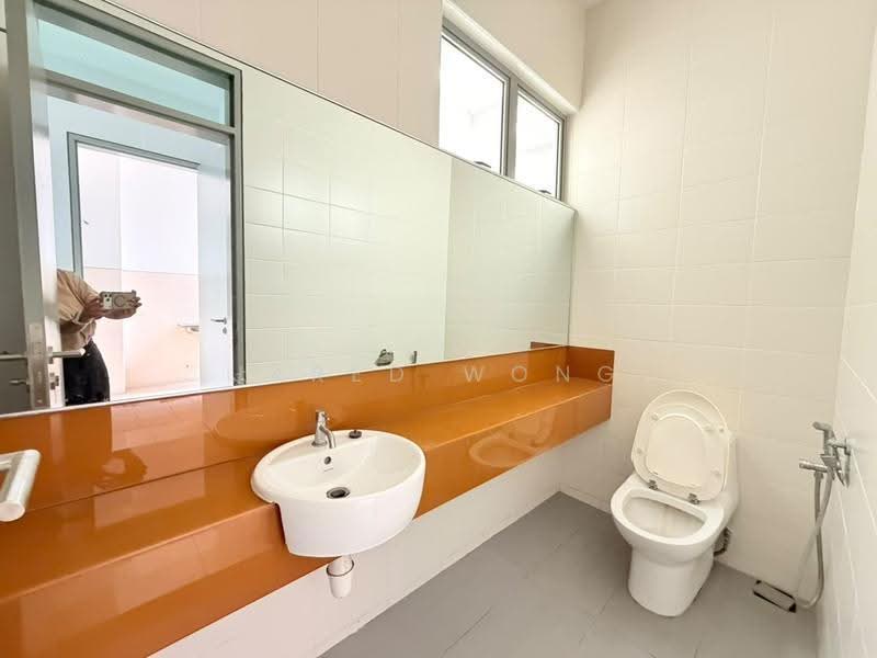 Rumah Teres 3-Tingkat untuk Dijual di Cyberjaya (Selangor) - Jared Wong - Bathroom - PropertyGuru.com.my