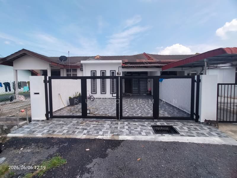 1-storey Terraced House for Sale in Taman D'ambang Kota (Lukut) - Azrul Othman - Exterior - PropertyGuru.com.my