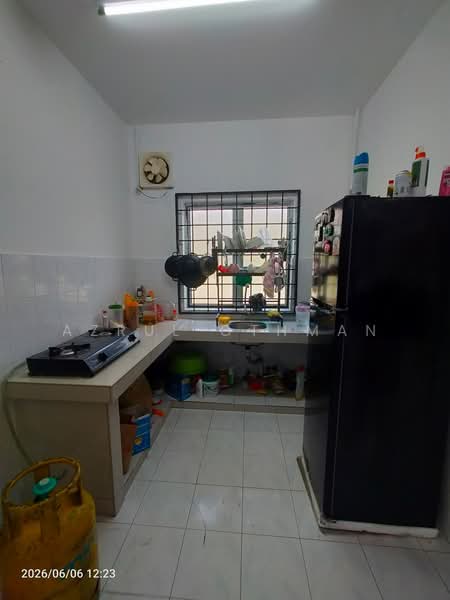 1-storey Terraced House for Sale in Taman D'ambang Kota (Lukut) - Azrul Othman - Kitchen - PropertyGuru.com.my