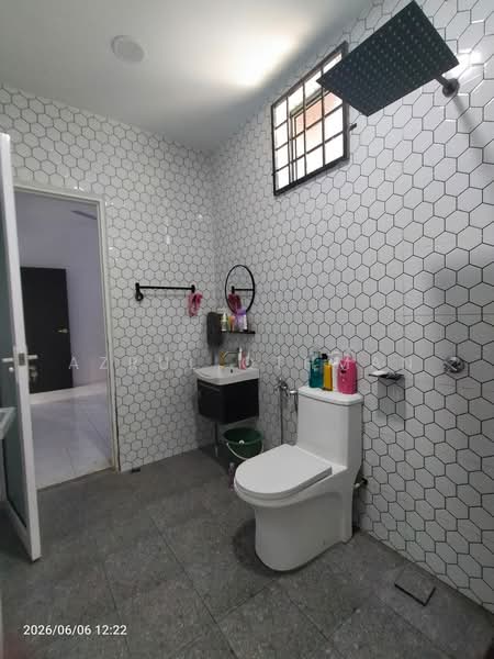 1-storey Terraced House for Sale in Taman D'ambang Kota (Lukut) - Azrul Othman - Bathroom - PropertyGuru.com.my