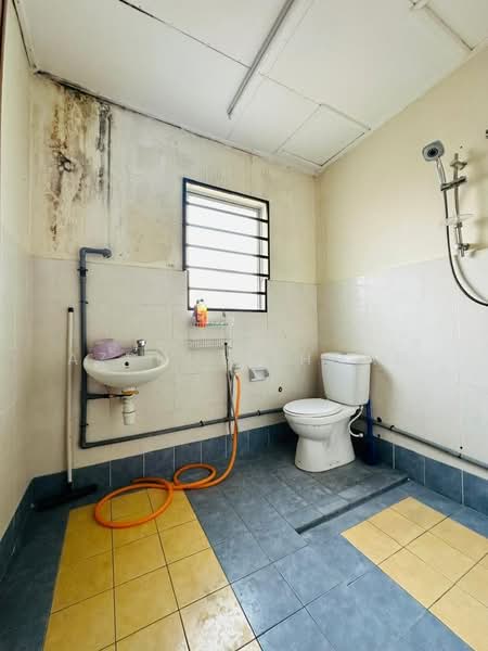 2.5-storey Terraced House for Sale in Lavender Heights (Senawang) - Azrul Othman - Bathroom - PropertyGuru.com.my
