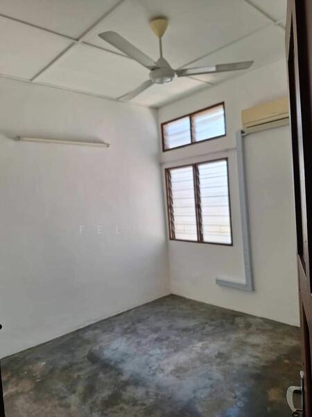 For Rent - 1-storey Terraced House at Seksyen 8