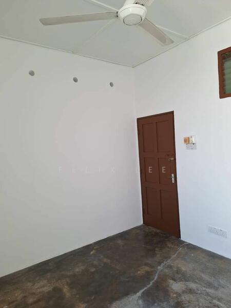 For Rent - 1-storey Terraced House at Seksyen 8
