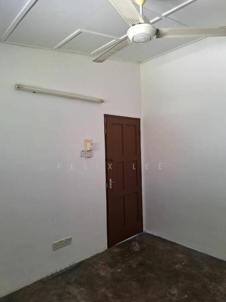 For Rent - 1-storey Terraced House at Seksyen 8
